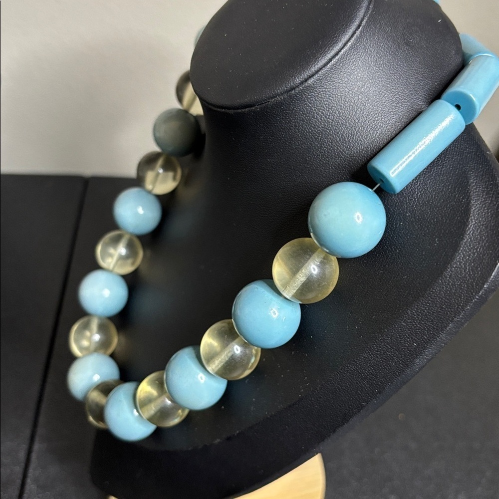 Vintage Retro Pinup Acrylic Chunky Chic Blue and Yellow Beaded Necklace - Picture 3 of 7